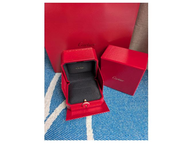 Cartier Amor Trinity JUC Anel de haste fina Caixa interna e externa Sacola de papel Vermelho - vista 6