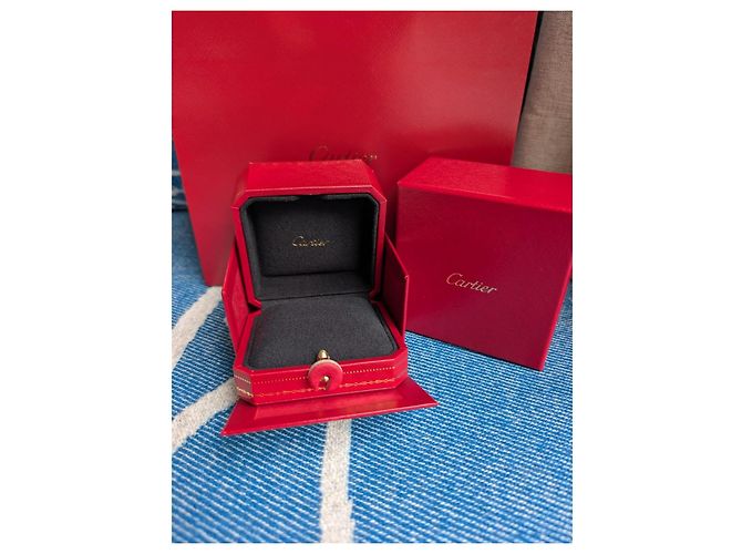 Cartier Amor Trinity JUC Anel de haste fina Caixa interna e externa Sacola de papel Vermelho - vista 7
