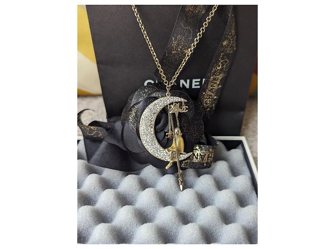 Chanel Raro CC 08P CoCo na Lua GHW Colar Logo de Cristal Caixa etiqueta Dourado - vista 2