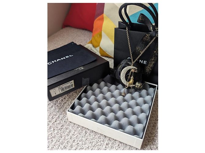 Chanel Raro CC 08P CoCo na Lua GHW Colar Logo de Cristal Caixa etiqueta Dourado - vista 3