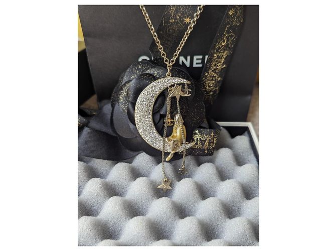 Chanel Raro CC 08P CoCo na Lua GHW Colar Logo de Cristal Caixa etiqueta Dourado - vista 4