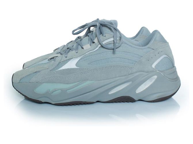 Yeezy, Boost 700 V2 blu ospedaliero - vista 2