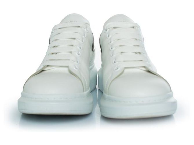 Alexander McQueen, tênis oversized Larry Prata Branco - vista 3