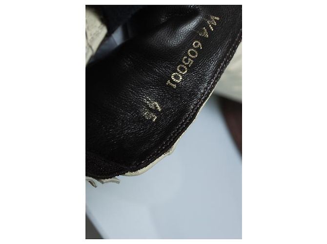 Botas Wyatt de cuero de avestruz Saint Laurent Blanco - vista 9