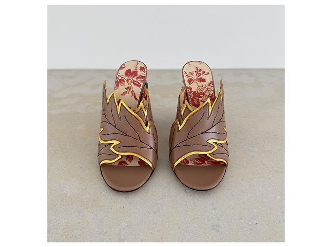 Sfilata di moda Gucci Primavera 2016 Multicolore - vista 3