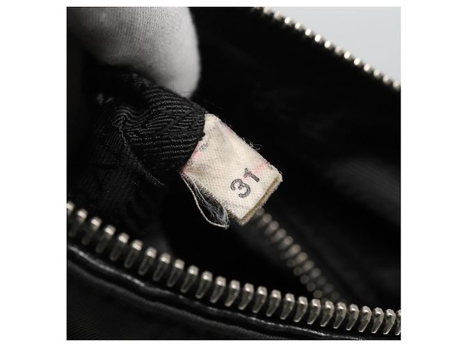 Borsa a spalla PRADA in nylon nero Auth 119572 - vista 11
