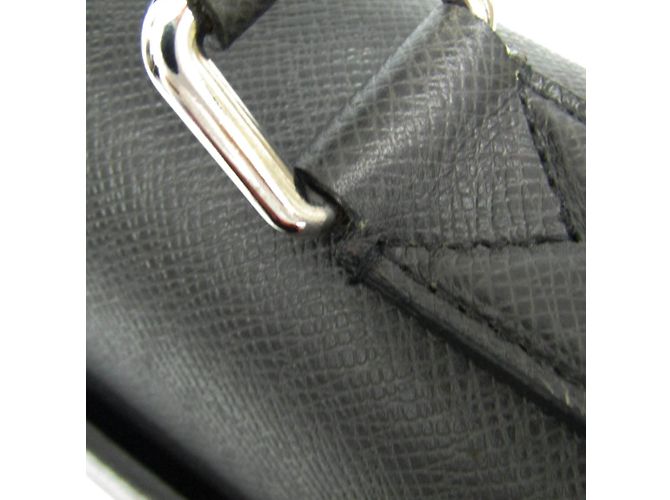 Malette Taiga Neo Robusto 2 de Louis Vuitton Gris - vue 11
