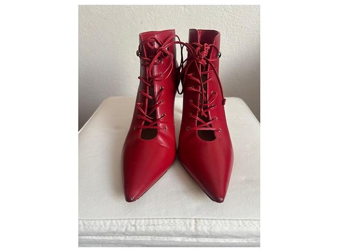 Bottines Miu Miu en cuir rouge - vue 2