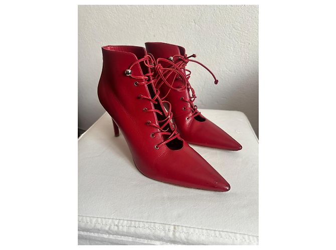 Bottines Miu Miu en cuir rouge - vue 3