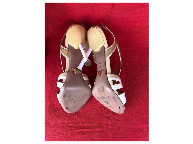 Sandali Prada Fiamma in vernice bianco e beige - vista 6