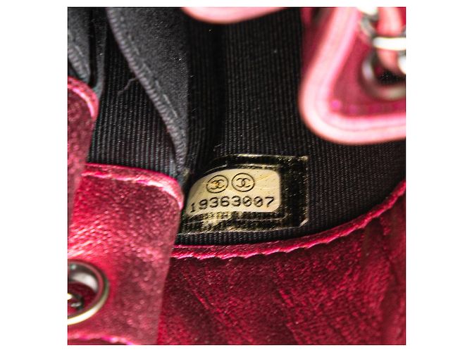 Porta telefono in vernice rosa CC di Chanel a tracolla - vista 6