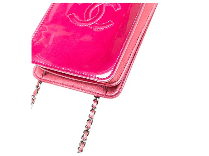 Porta telefono in vernice rosa CC di Chanel a tracolla - vista 8