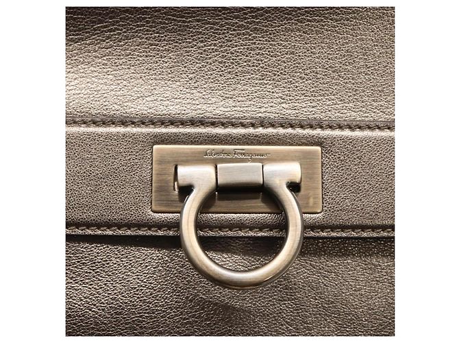 Borsa a mano in pelle Gancini Salvatore Ferragamo 2 vie tono oro Auth 121739 - vista 14