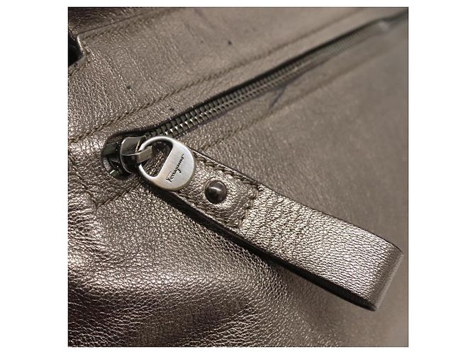 Borsa a mano in pelle Gancini Salvatore Ferragamo 2 vie tono oro Auth 121739 - vista 15
