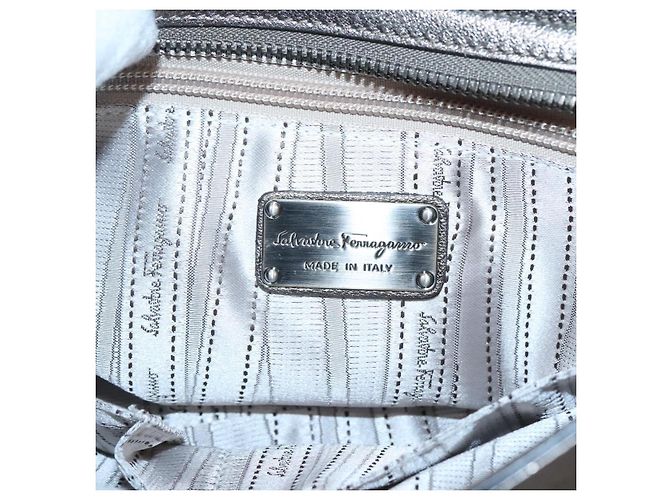 Borsa a mano in pelle Gancini Salvatore Ferragamo 2 vie tono oro Auth 121739 - vista 18