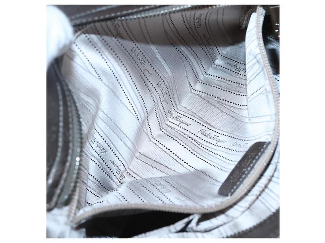 Borsa a mano in pelle Gancini Salvatore Ferragamo 2 vie tono oro Auth 121739 - vista 22