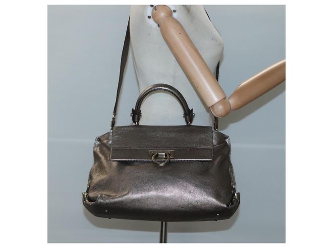 Borsa a mano in pelle Gancini Salvatore Ferragamo 2 vie tono oro Auth 121739 - vista 26