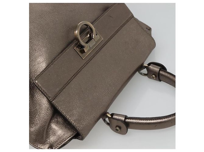Borsa a mano in pelle Gancini Salvatore Ferragamo 2 vie tono oro Auth 121739 - vista 6