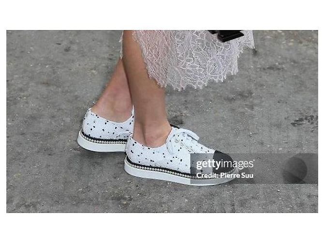 CHANEL 2017 NERO BIANCO TWEED PERLA TRIM LACE UP OXFORD SNEAKER FLATS EU 38.5 - vista 11