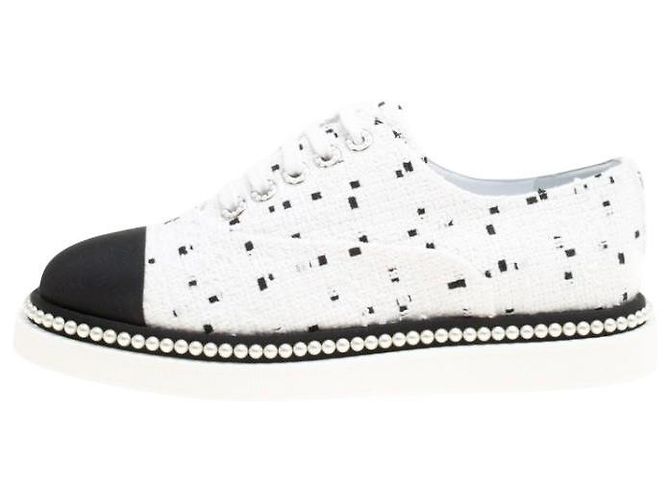 CHANEL 2017 NERO BIANCO TWEED PERLA TRIM LACE UP OXFORD SNEAKER FLATS EU 38.5 - vista 2
