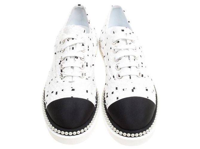 CHANEL 2017 NERO BIANCO TWEED PERLA TRIM LACE UP OXFORD SNEAKER FLATS EU 38.5 - vista 3