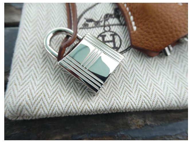 Tirante clochette Hermès con lucchetto 28 cm pelle togo oro kelly birkin Cammello - vista 2