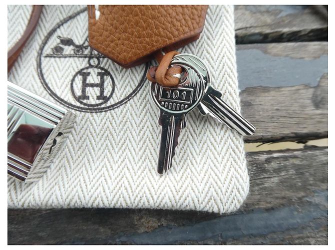 Tirante clochette Hermès con lucchetto 28 cm pelle togo oro kelly birkin Cammello - vista 5