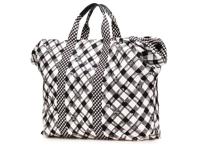 Chanel Weiße bedruckte Gingham-Wochenendtasche - Ansicht 2