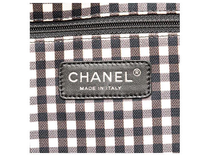 Chanel Weiße bedruckte Gingham-Wochenendtasche - Ansicht 4