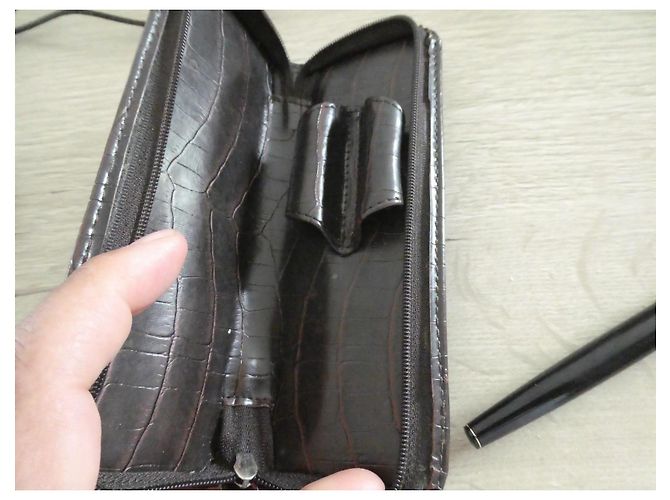Pluma Montblanc 585 con plumín de oro y estuche de cuero estilo cocodrilo Negro - vista 11