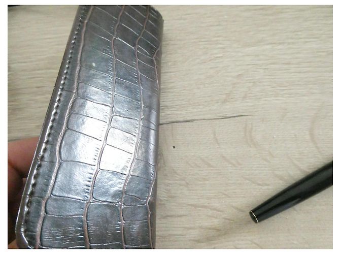 Pluma Montblanc 585 con plumín de oro y estuche de cuero estilo cocodrilo Negro - vista 12
