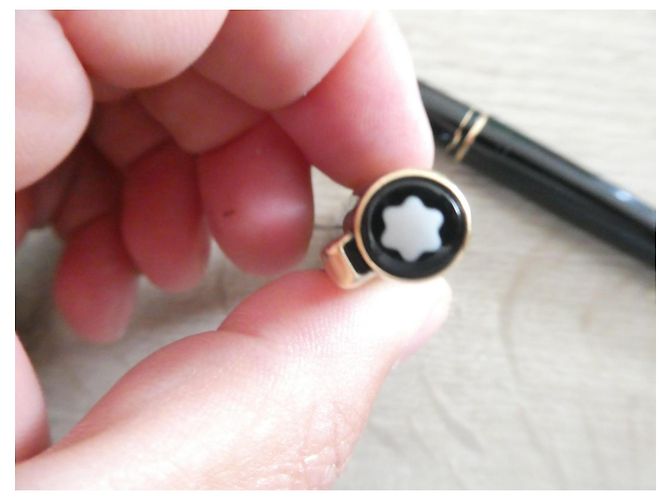 Pluma Montblanc 585 con plumín de oro y estuche de cuero estilo cocodrilo Negro - vista 5