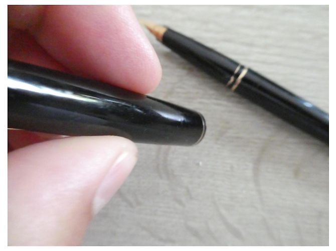 Pluma Montblanc 585 con plumín de oro y estuche de cuero estilo cocodrilo Negro - vista 6