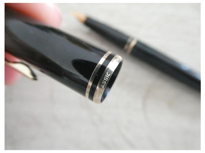Pluma Montblanc 585 con plumín de oro y estuche de cuero estilo cocodrilo Negro - vista 8