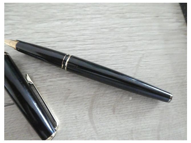 Pluma Montblanc 585 con plumín de oro y estuche de cuero estilo cocodrilo Negro - vista 9
