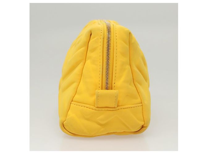 Pochette FENDI in nylon giallo oro Auth bs24840 D'oro - vista 3