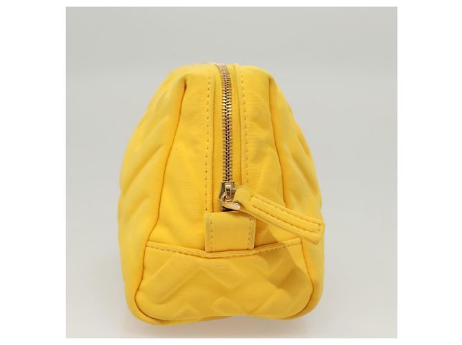 Pochette FENDI in nylon giallo oro Auth bs24840 D'oro - vista 4