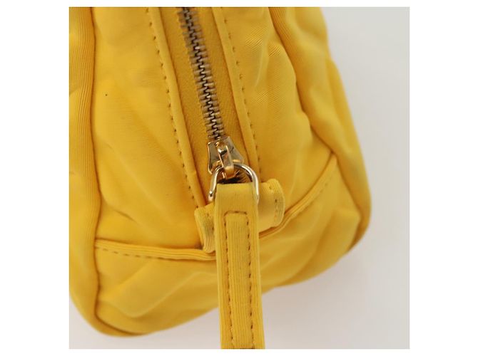Pochette FENDI in nylon giallo oro Auth bs24840 D'oro - vista 8