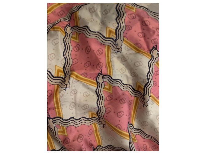 Sciarpa in seta Gucci GG Snake rosa Beige - vista 3