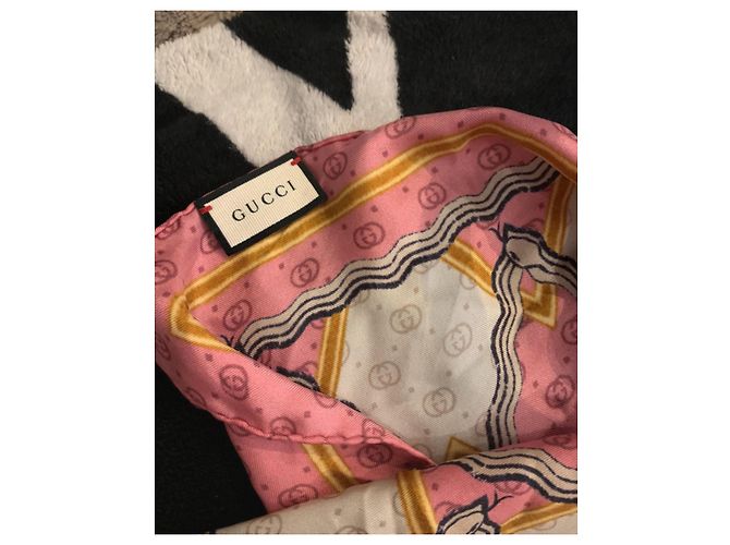 Sciarpa in seta Gucci GG Snake rosa Beige - vista 4
