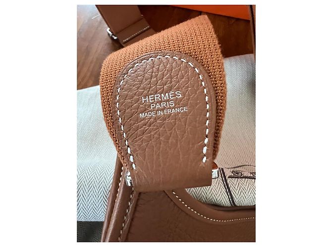 Borsa a tracolla Hermès Evelyne III Taurillon Clemence Gold Cammello - vista 14