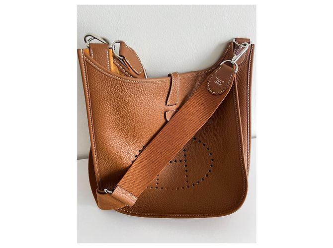 Borsa a tracolla Hermès Evelyne III Taurillon Clemence Gold Cammello - vista 2