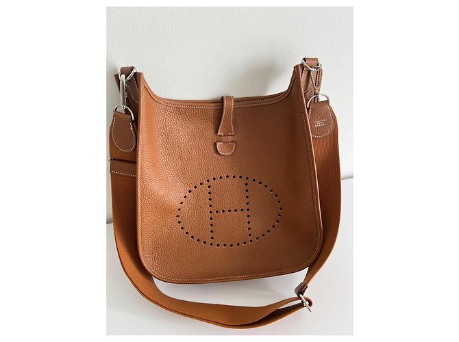 Borsa a tracolla Hermès Evelyne III Taurillon Clemence Gold Cammello - vista 3