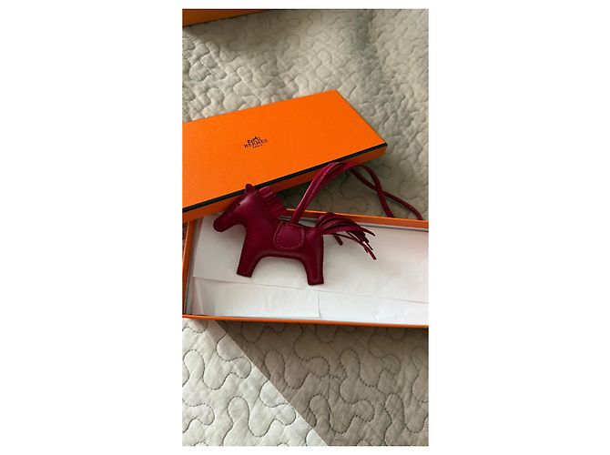 Charm Hermès Rodeo PM in pelle rosa Mexico Bordò - vista 2