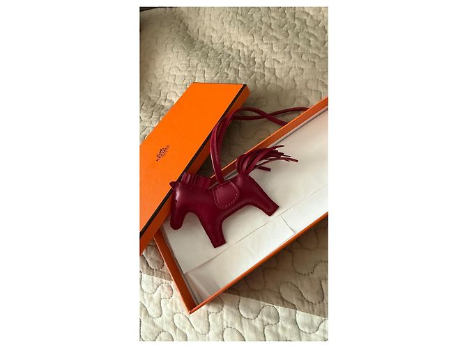 Charm Hermès Rodeo PM in pelle rosa Mexico Bordò - vista 3