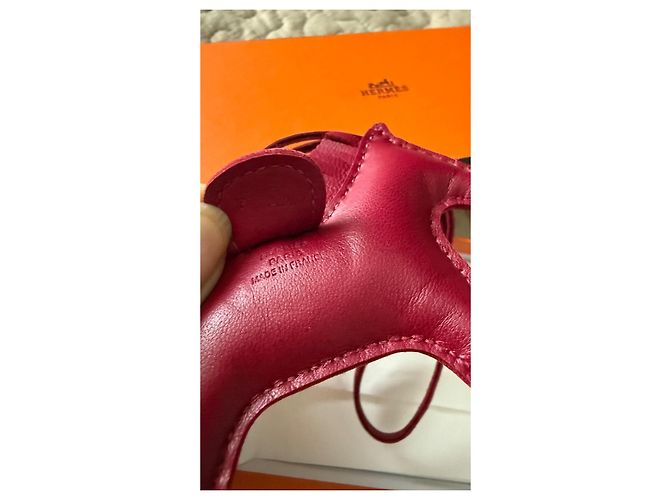 Charm Hermès Rodeo PM in pelle rosa Mexico Bordò - vista 4