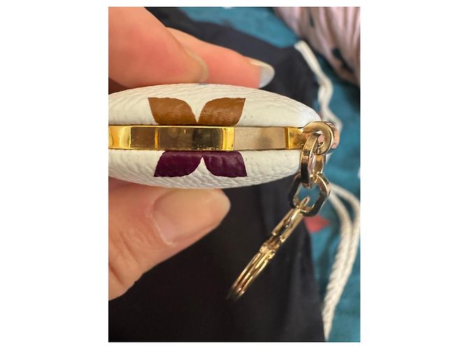 Louis Vuitton Astropill - portachiavi luminoso Bianco - vista 11