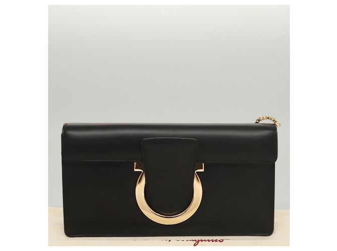 Borsa a spalla in pelle nera e oro Gancini Chain di Salvatore Ferragamo Auth 120981 Nero D'oro - vista 12