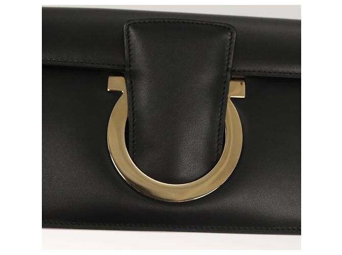 Borsa a spalla in pelle nera e oro Gancini Chain di Salvatore Ferragamo Auth 120981 Nero D'oro - vista 17