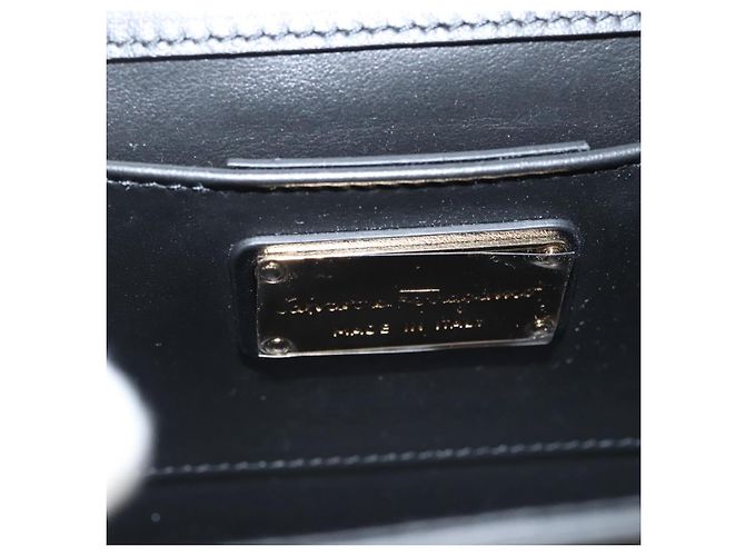 Borsa a spalla in pelle nera e oro Gancini Chain di Salvatore Ferragamo Auth 120981 Nero D'oro - vista 18